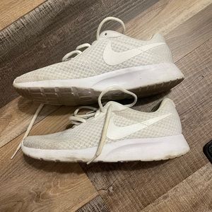 Women’s Nike Tennis Shoes